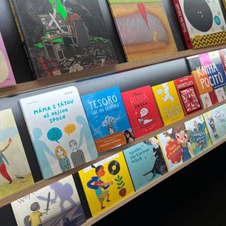 Právě teď probíhá veletrh dětských knih @bolognachildrensbookfair. Já tam nejsem, ale moje knížky ano. Na stánku...